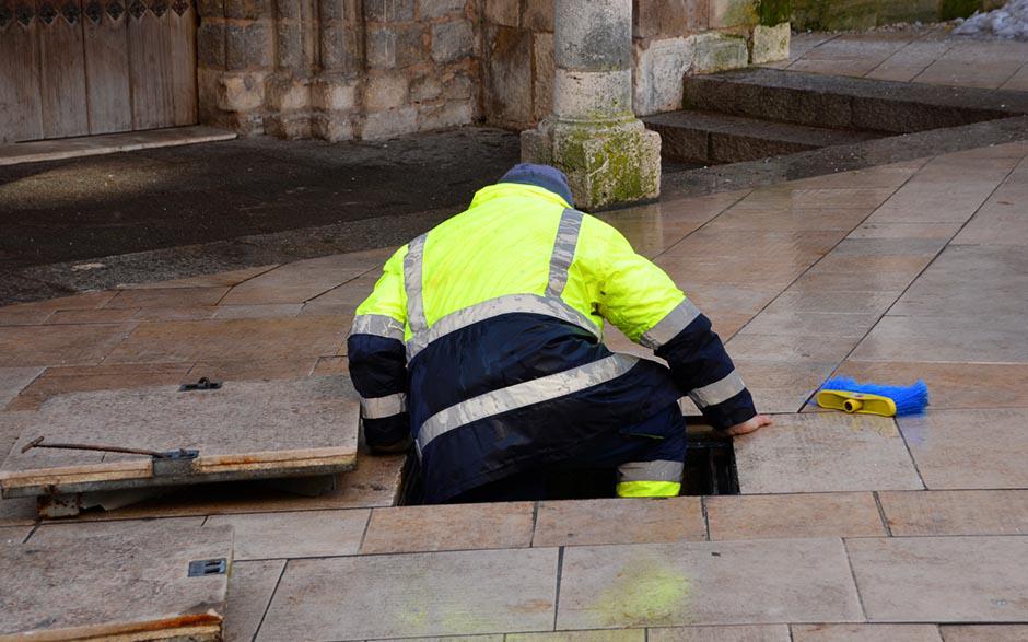 comment déboucher un lavabo Courbevoie